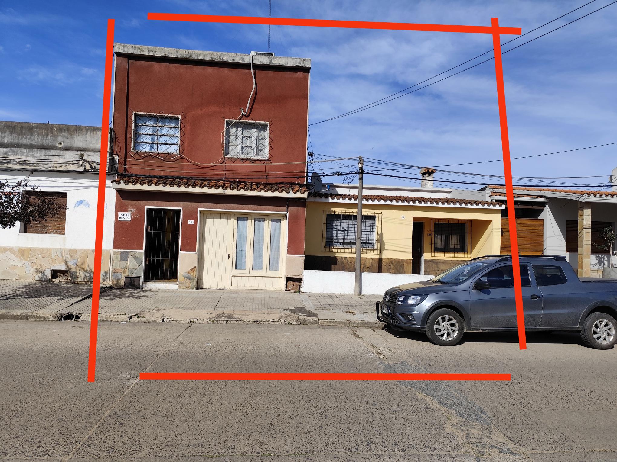 Treinta y Tres Se venden 3 casas en un mismo padrón cel 099850994